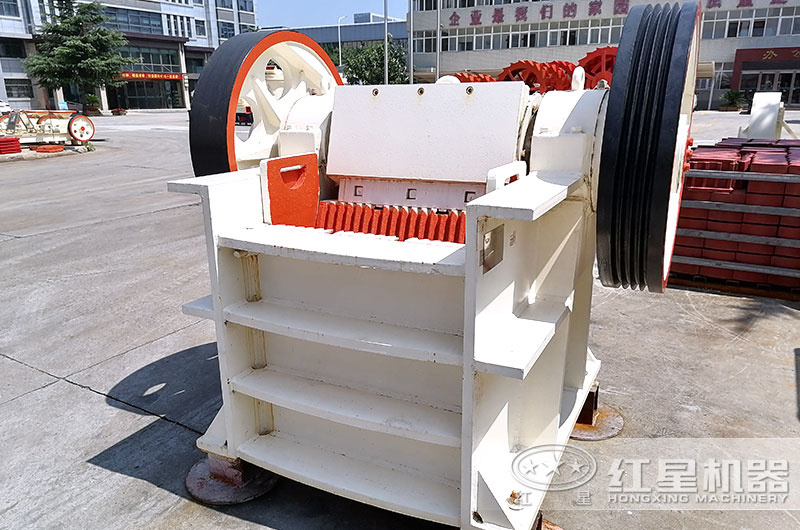 250x1000細(xì)顎破碎機產(chǎn)量多少？配多大電機？