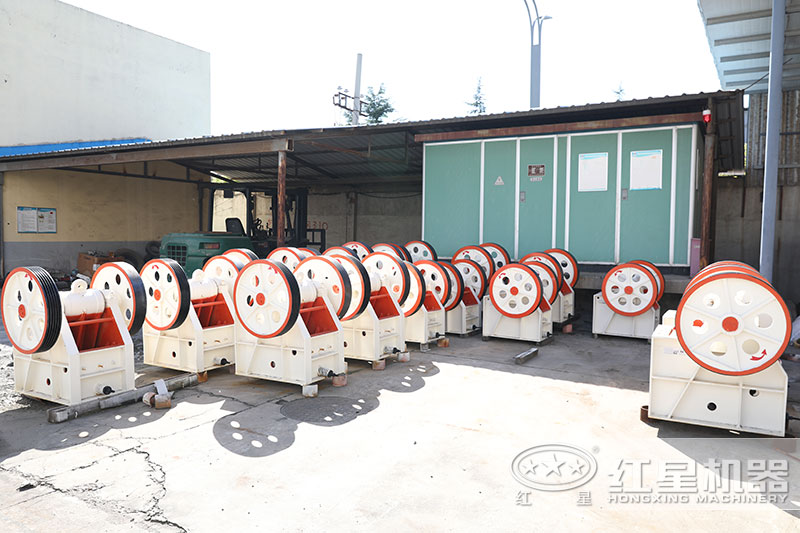 大型細(xì)顎破碎機產(chǎn)量多少噸？型號及價格