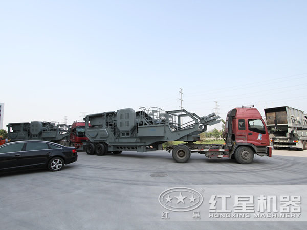 車(chē)載破碎機(jī)廠(chǎng)家發(fā)貨現(xiàn)場(chǎng)