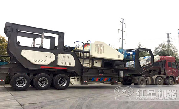 輪式流動砂石破碎車，高產(chǎn)、快捷，時(shí)產(chǎn)百噸毫無壓力