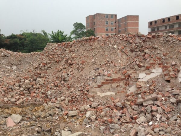 破碎磚渣用什么機械？建議使用錘式粉碎機
