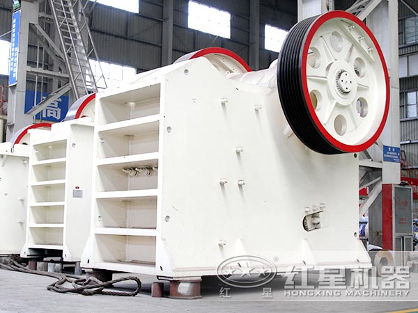 粉碎花崗巖選用750顎破機(jī)，效果不錯，性價比更高