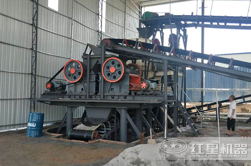 顎式碎裂設(shè)備的顎板有什么作用？宜采用哪種材料制作？